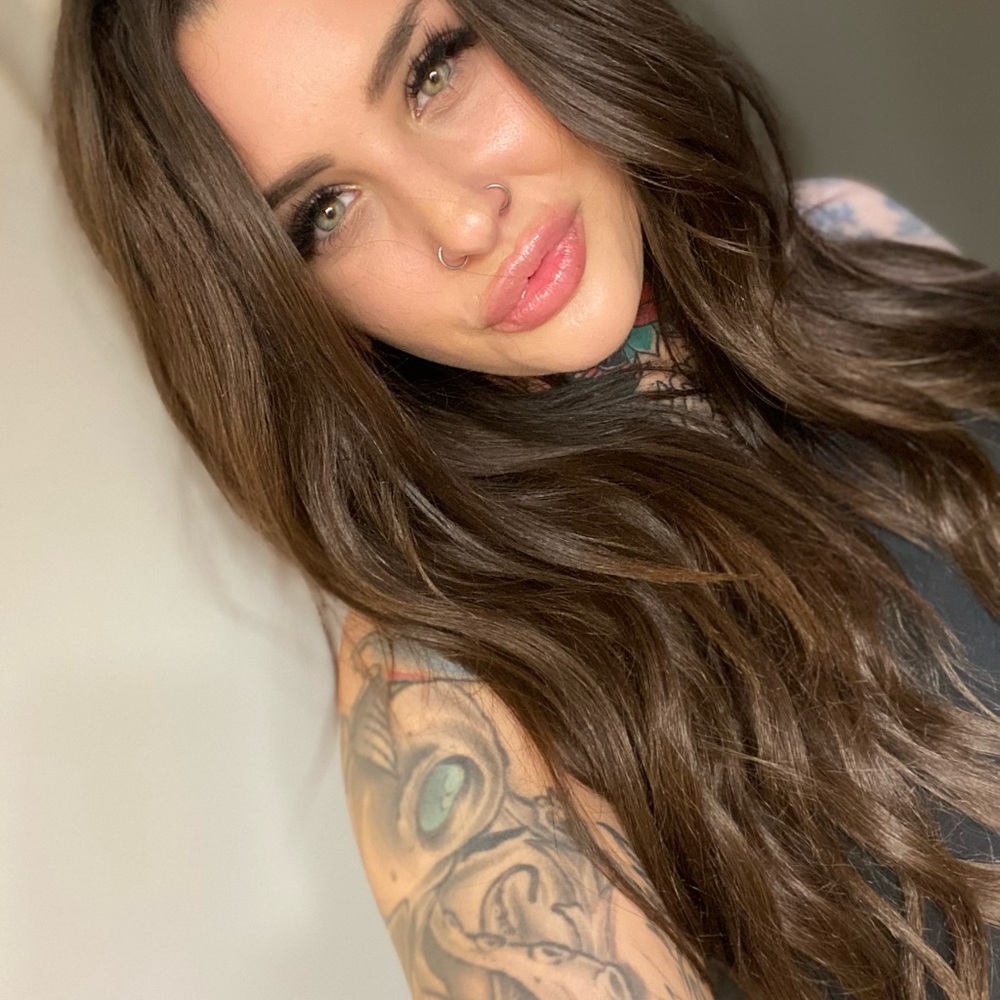 Meet your Posher, Alyy